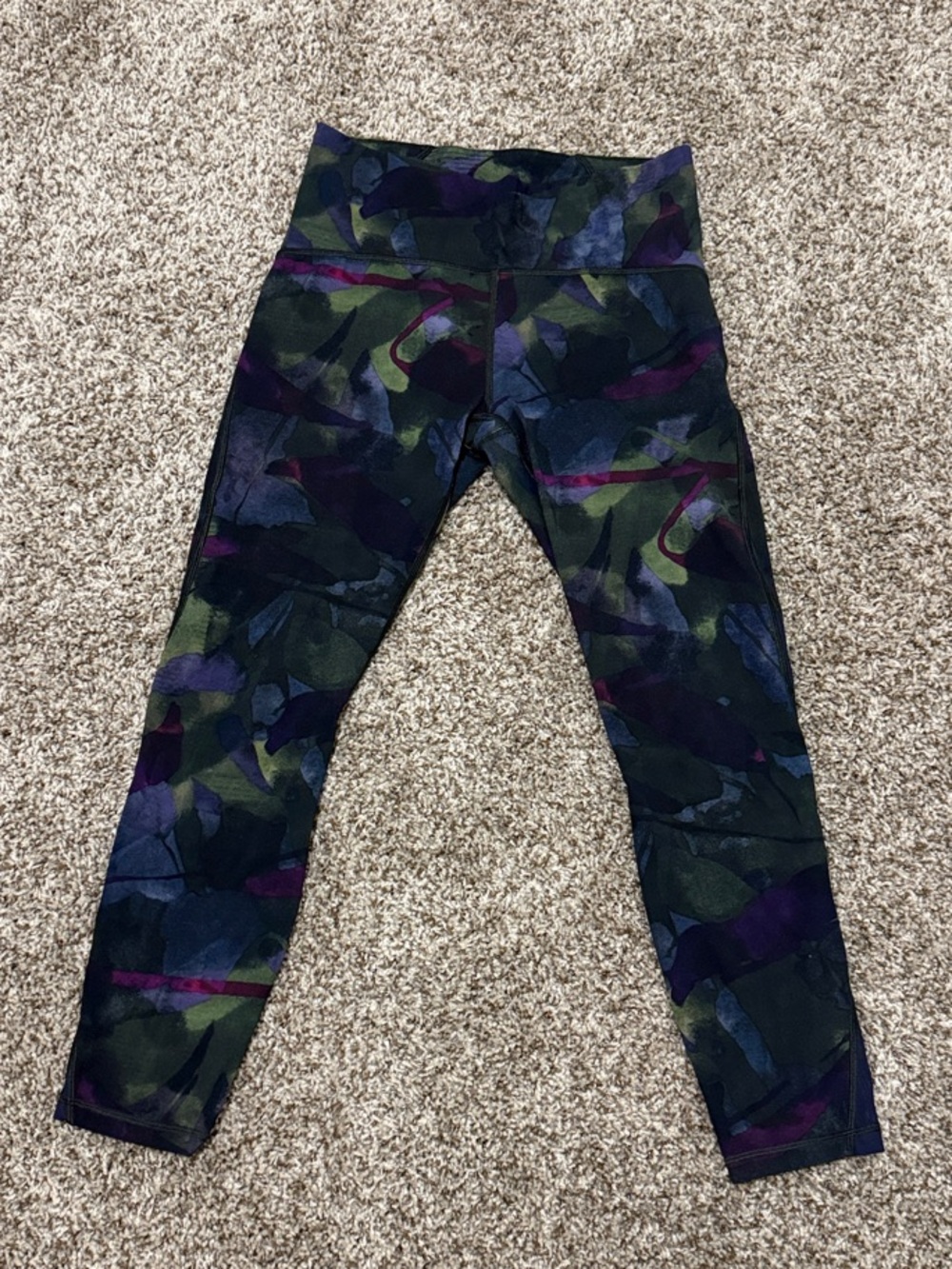 lululemon athletica 7/8 Crop Leggings in Green & Purple